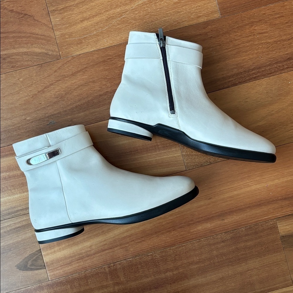 NWOT Ecco leather boots